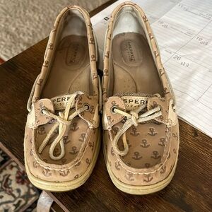 Women’s sperry top siders.